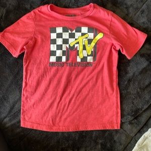 5 Boys shirts size 6/7 small, graphic tees such as Star Wars, MTV, Heinz lot